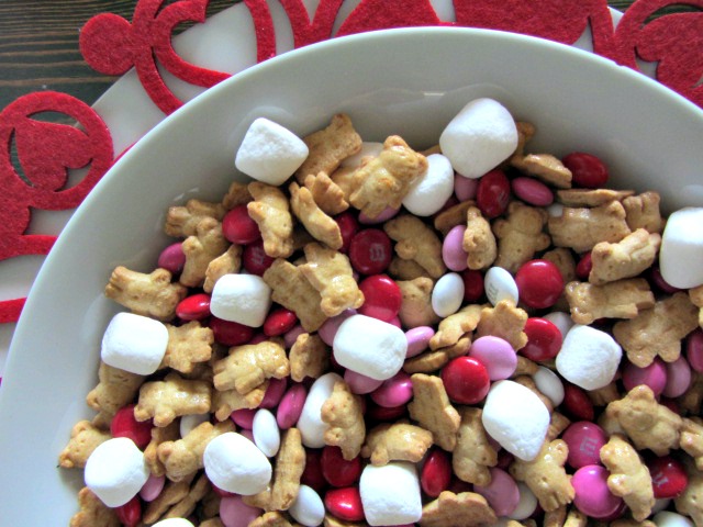 All you need for this treat are marshmallows, Teddy Grahams, and Valentine M&Ms.  Oh, and a bowl to mix them in :)